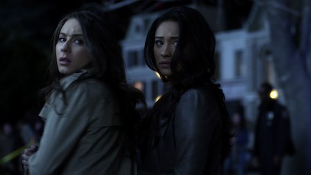 Production still from Pretty Little Liars season 2