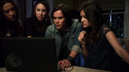 Production still from Pretty Little Liars season 2