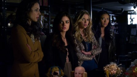Production still from Pretty Little Liars season 2