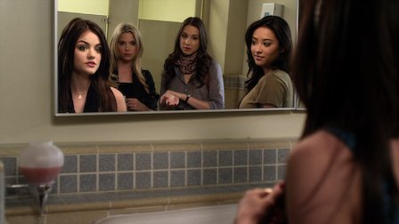 Production still from Pretty Little Liars season 2