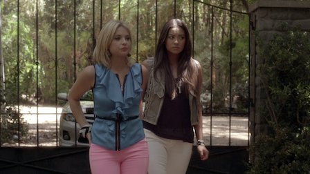 Production still from Pretty Little Liars season 3